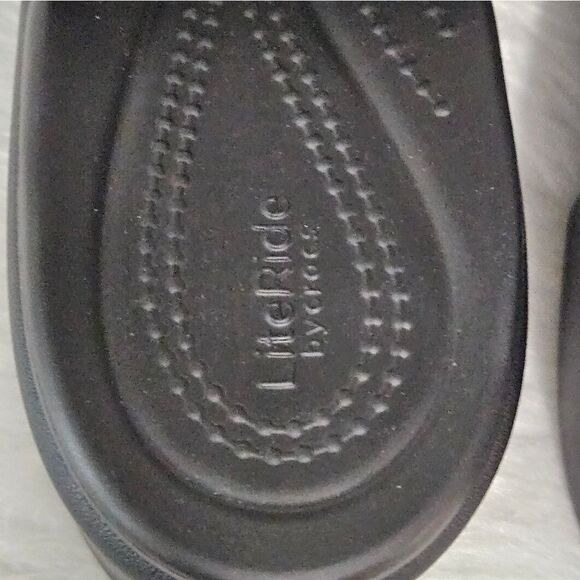 Croc's Brooklyn slides with heel. NWT - Picture 8 of 8